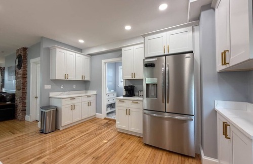 Conway House | The Manor on Main | Hot Tub, Pond Access, 5 Bedrms