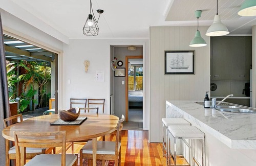 Taupo House | "The Maple Tree" Taupo - central accommodation