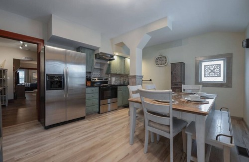 Lakeside Condo | The Marblehead Inn - Limestones