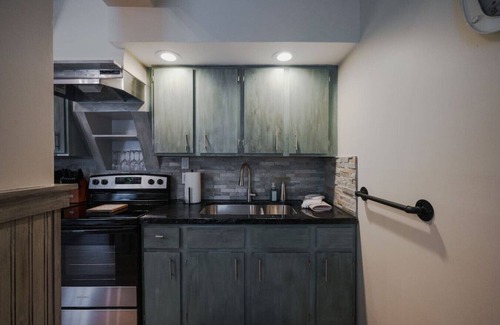 Lakeside Condo | The Marblehead Inn - Limestones