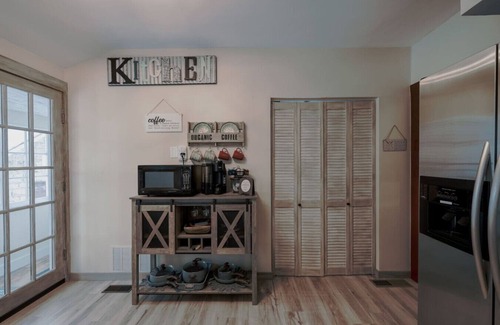 Lakeside Condo | The Marblehead Inn - Limestones
