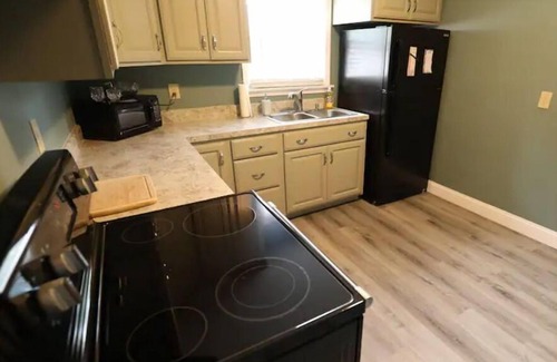 Niagara Falls Apartment | The Maria Two Bedroom LOWER, close to Falls & Casino!
