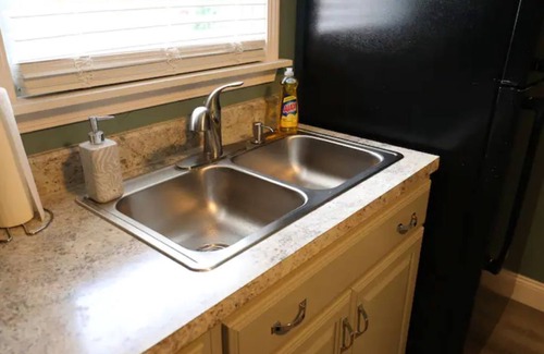 Niagara Falls Apartment | The Maria Two Bedroom LOWER, close to Falls & Casino!
