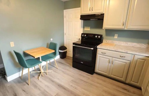Niagara Falls Apartment | The Maria Two Bedroom LOWER, close to Falls & Casino!