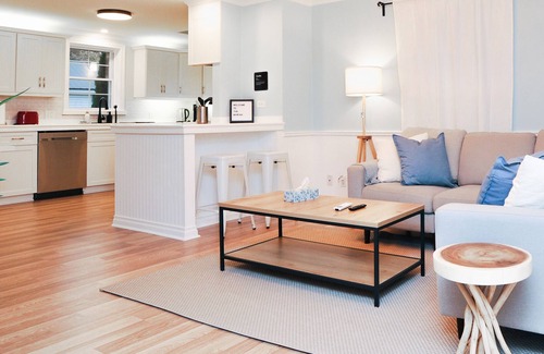 Trenton Apartment | The Marina - Mins Away From Water w Free Parking