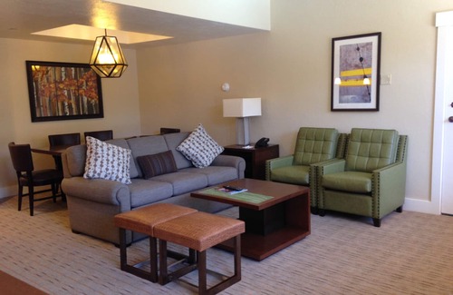 South Lake Tahoe Resort | The Marriott Grand ResidencenLuxury Resort & Convenient Location=Fun made easy!n