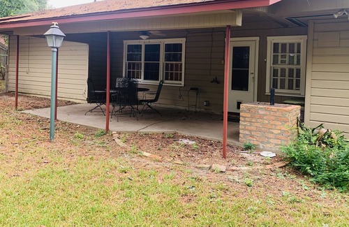 Lufkin House | The Martin Cottage! Located a block from St. Luke's- few minutes from downtown!