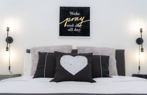 Levittown Apartment | The Mary House