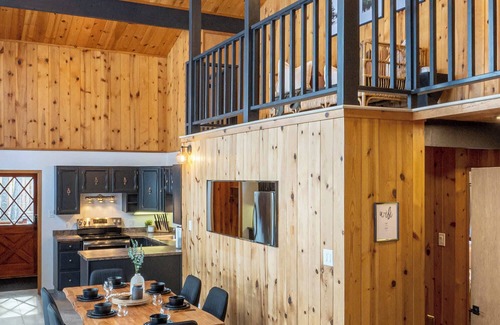 East Kootenay Cabin | The Matterhorn | Hot Tub | Mountain Views | BBQ |