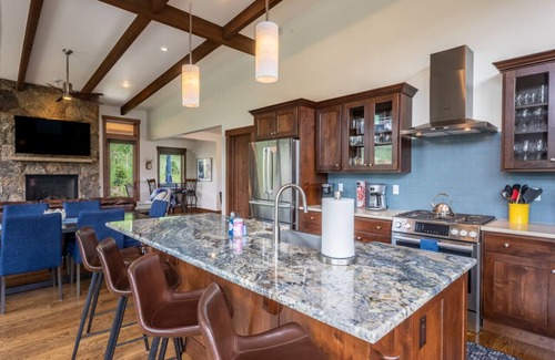 Silverthorne House | The Matterhorn - Luxury Mountain Rental with Amazing Views!