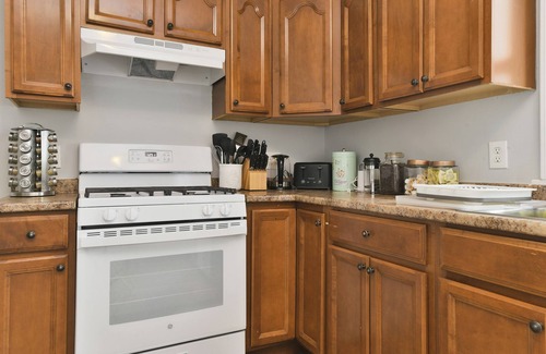Chelsea House | The Maverick - Luxurious Apartment - Near Airport/Downtown - Free Parking!