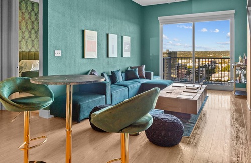 West End Apartment | The McConaughey Flat Downtown ATX 1BR/1BA