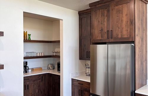 Hatch Cabin | The Meadow - Scenic US-89, Zion & Bryce Canyon, Hot Tub, Starry Nights, Views
