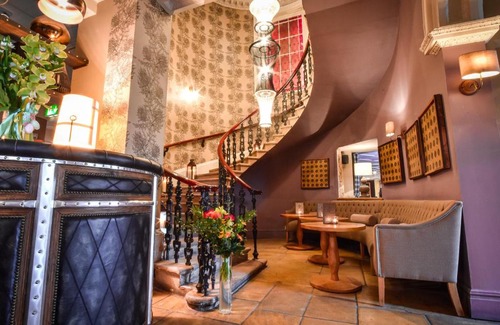 Bridge of Allan Hotel | The Meadowpark Bar, Kitchen & Rooms