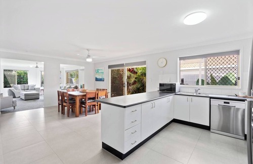 Upper Coomera House | The Meadows: A Homestead-style Family Delight
