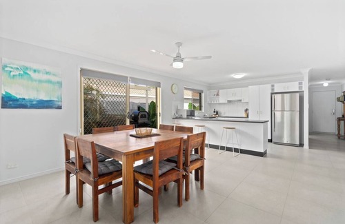 Upper Coomera House | The Meadows: A Homestead-style Family Delight