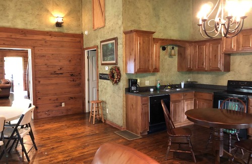 Eucha Apartment | The Meadows Lodge is a Hotel style lodge with 8 rooms and 2 suites available.