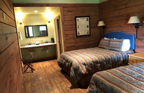 Eucha Apartment | The Meadows Lodge is a Hotel style lodge with 8 rooms and 2 suites available.