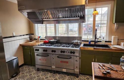 Perryville House | The Mediterranean House - Beautiful Downtown House