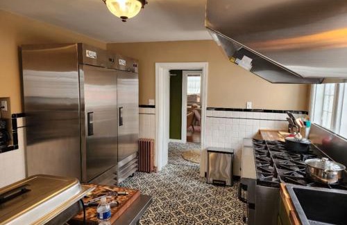 Perryville House | The Mediterranean House - Beautiful Downtown House
