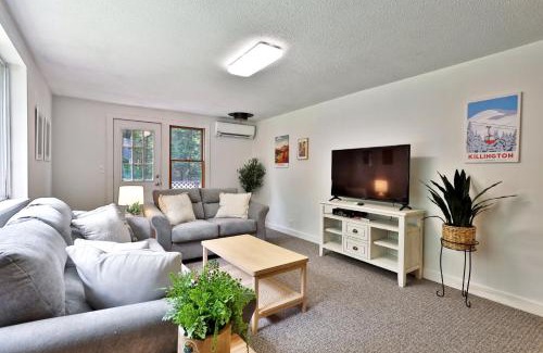 East Haven  Rutland County House | The Mendon Cottage - Charming Vermont Home Close to Pico, Ski Rental Deals!