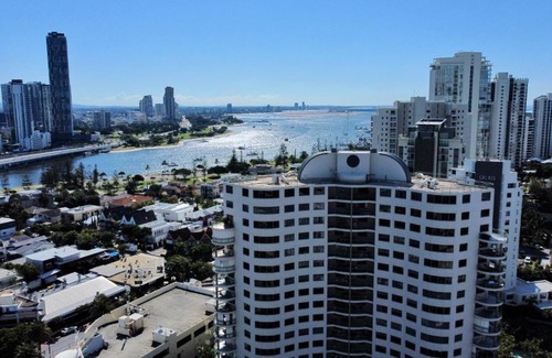 Main Beach Apartment | The Meriton Apartments on Main Beach