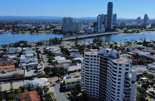 Main Beach Apartment | The Meriton Apartments on Main Beach