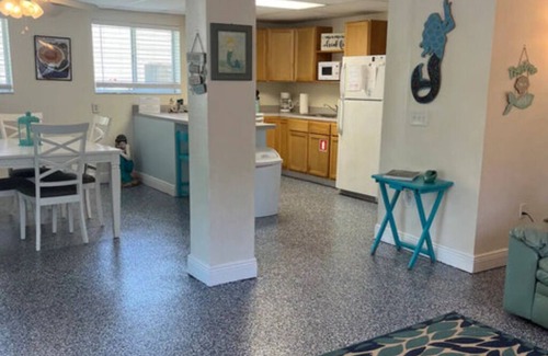 Weeki Wachee Gardens Apartment | The Mermaid Landing River Retreat