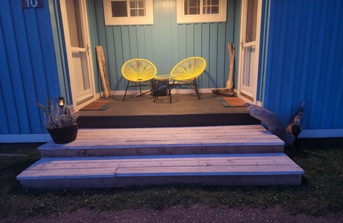 North Lake House | The Mermaid’s Cove is an Inviting Romantic Couple’s Retreat on the Harbour-side