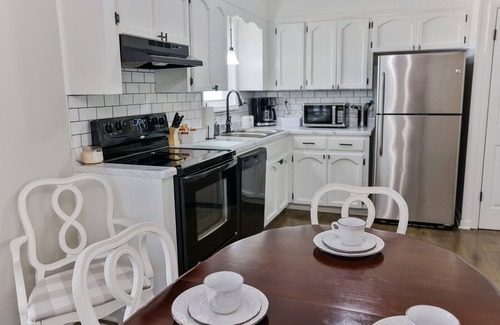 Oxford House | The Merrimac House: Cute, Cozy and very Convenient to I-20 in Oxford, Al.