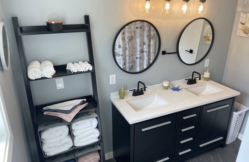 Merritt House | The Merritt Hide-A-Way is a great for couples to rest & refresh while traveling