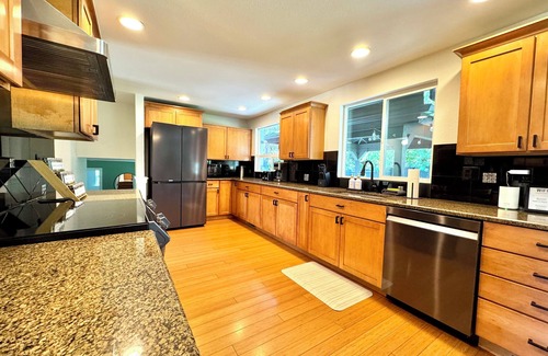 Boise House | The Mesa Manor - Fun in the Foothills - Arcade/Patio/Large Kitchen/Comfy Beds