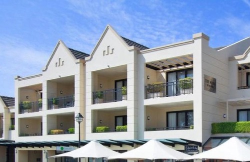 Armidale House | The Mews 2 bedroom Apartment located in the CBD