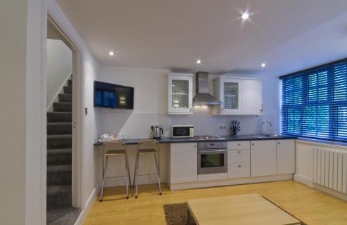Ivybridge House | The Mews, Character cottage in The South Hams, Stunning walks on the doorstep, a 20 minute drive to the beautiful sandy beaches, Quiet courtyard setting with free off road parking!