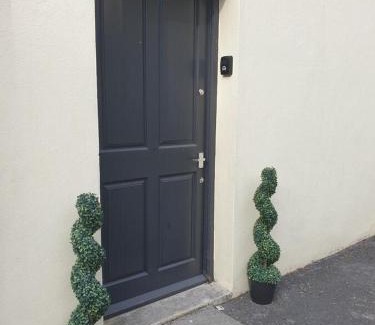 Ivybridge House | The Mews, Character cottage in The South Hams, Stunning walks on the doorstep, a 20 minute drive to the beautiful sandy beaches, Quiet courtyard setting with free off road parking!