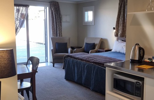 Oamaru Hotel | The Mews Oamaru