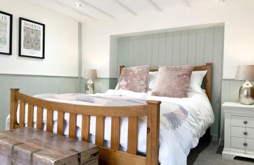 Petworth House | The Mews Pet Friendly and Parking