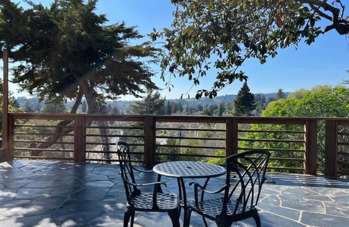 Bananna Belt House | The Midtown Cottage- w/Private Entrance and Views