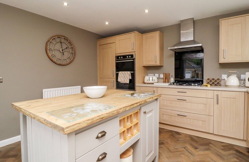 Todmorden House | THE MILNE, pet friendly, with a garden in Todmorden