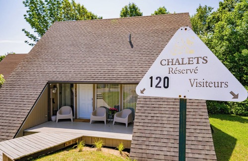 Beaupre Ski Chalet | The Misco | Family Chalet | Mont-Ste-Anne | Pool-Nature-BBQ
