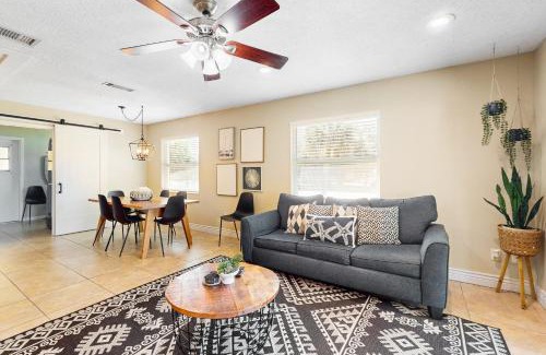 College Green Estates House | The Modern Beach Pad