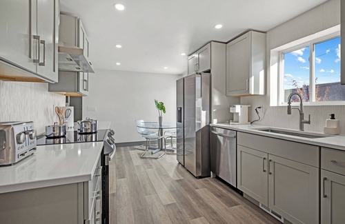 West Valley City House | " The Modern Nest “5-bedroom 2 full bath house near Salt Lake Downtown AC, WiFi