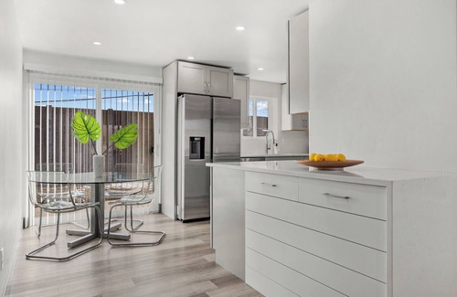 West Valley City House | " The Modern Nest “5-bedroom 2 full bath house near Salt Lake Downtown AC, WiFi