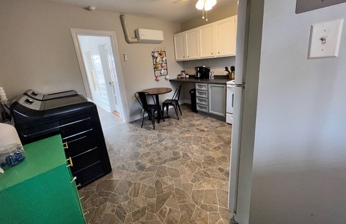 Nacogdoches House | The Modern Oak is 1.5 blks to SFA and a few blocks from Downtown Nacogdoches
