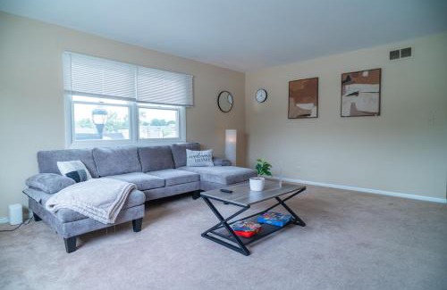 Mundelein Apartment | The Modern Rooftop Retreat