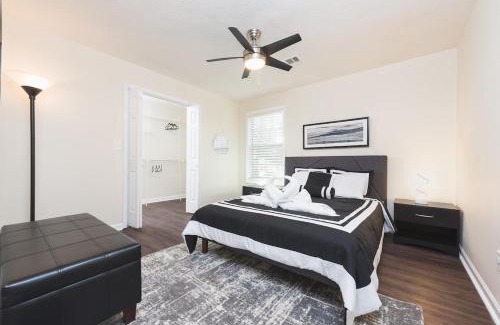 Conyers House | The Modern Serenity Townhome -10 mins to Horsepark