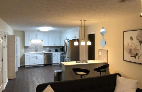 Conyers House | The Modern Serenity Townhome -10 mins to Horsepark