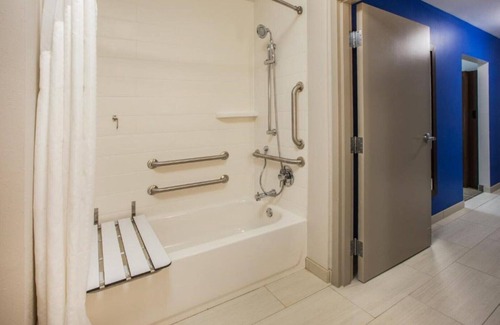North San Jose House | The modern, sophisticated room boasts many other complimentary amenities !