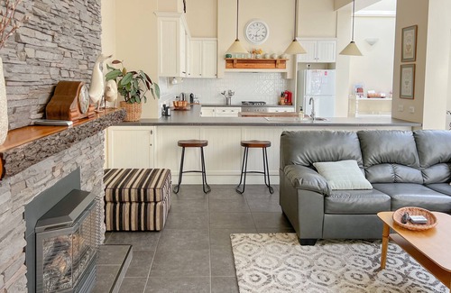 Tumut House | The Monarch Tumut
