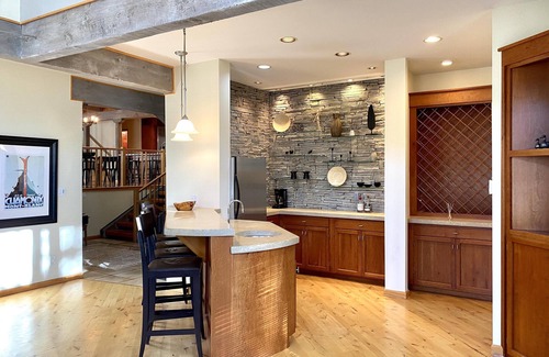 Peak 8 Villa | The Mont Blanc Home - Walk to lifts - ski back to house!